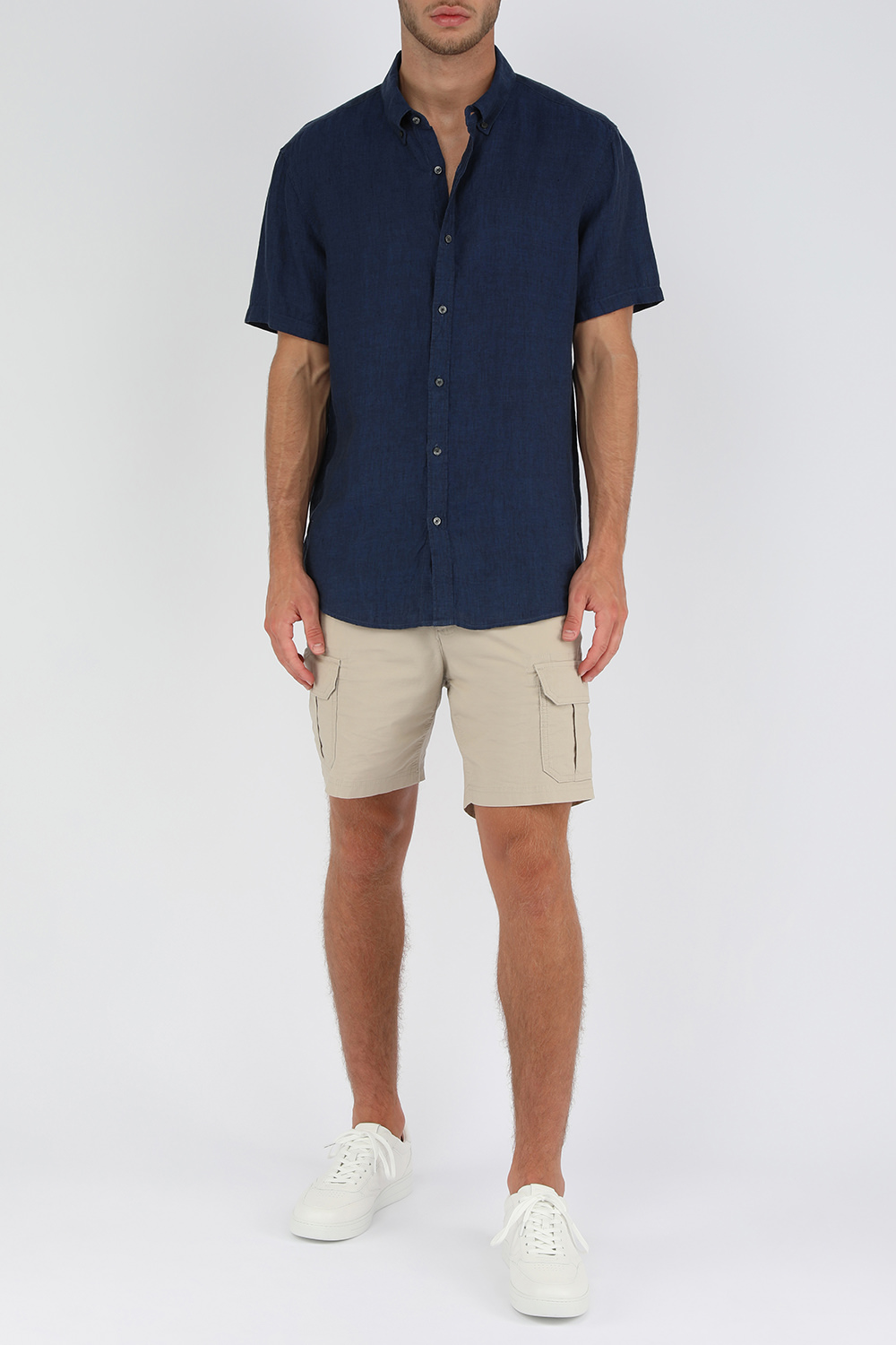 חולצה מכופתרת כחולה קצרה מפשתן